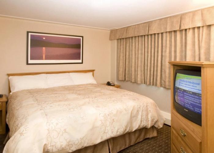 Woodlands Inn & Suites