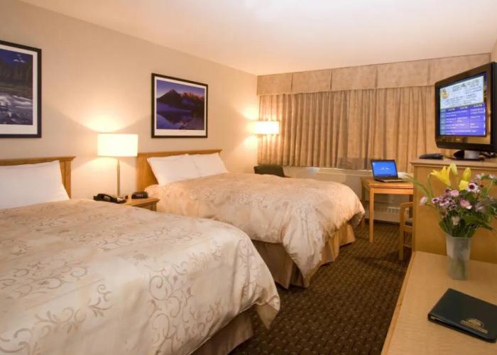 Woodlands Inn & Suites