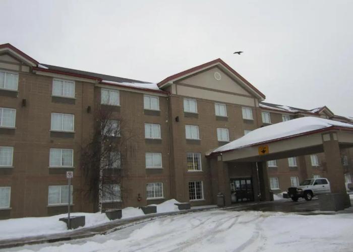Woodlands Inn & Suites