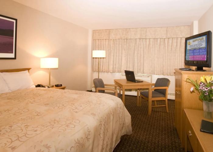 Woodlands Inn & Suites