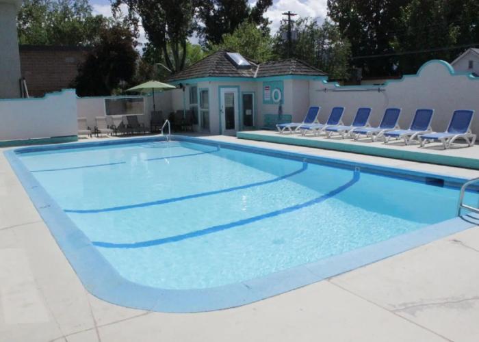Tiki Shores Inn & Suites