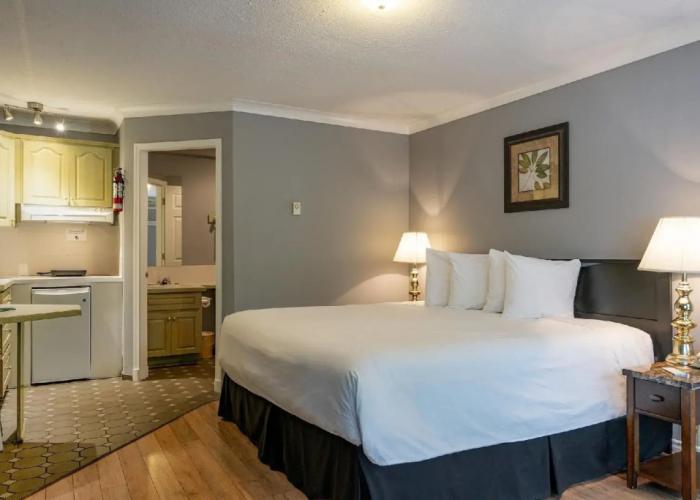 Tiki Shores Inn & Suites