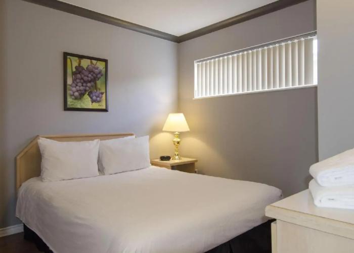 Tiki Shores Inn & Suites