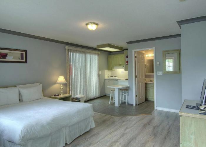 Tiki Shores Inn & Suites
