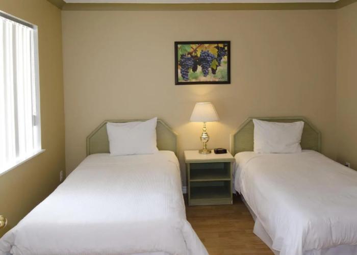 Tiki Shores Inn & Suites