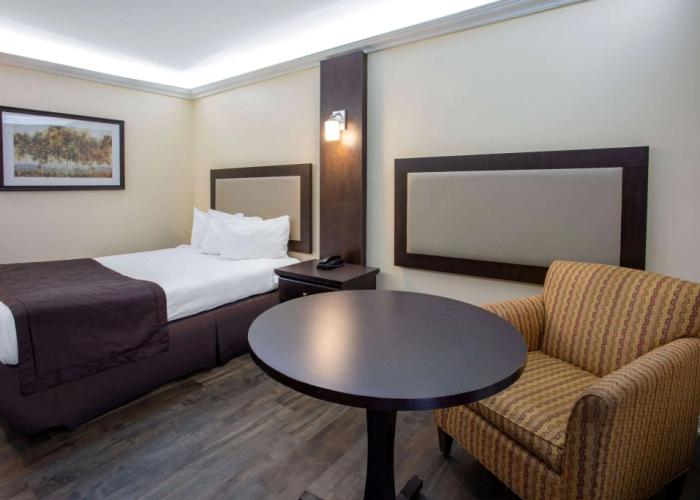 Travelodge by Wyndham Sarnia