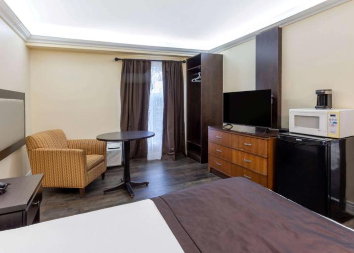 Travelodge by Wyndham Sarnia