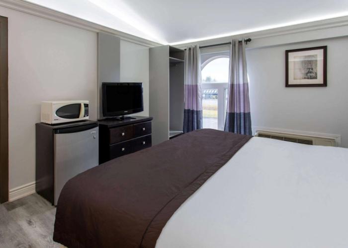 Travelodge by Wyndham Sarnia