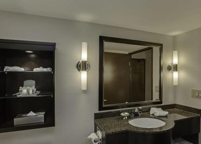 Four Points by Sheraton Point Edward Sarnia