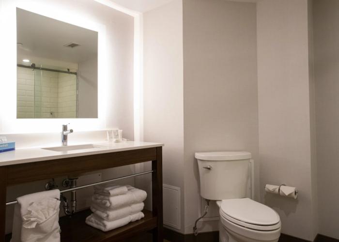 Four Points by Sheraton Point Edward Sarnia