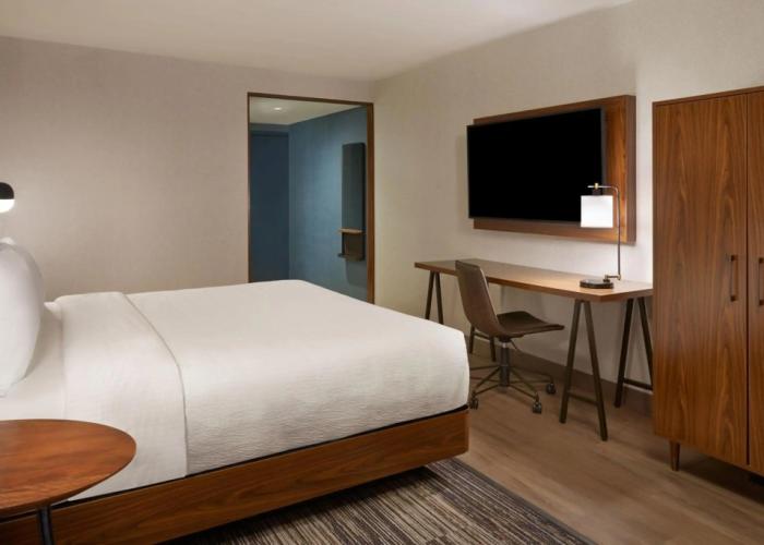 Four Points by Sheraton Point Edward Sarnia