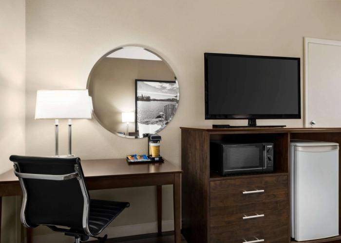 Super 8 by Wyndham Sarnia ON