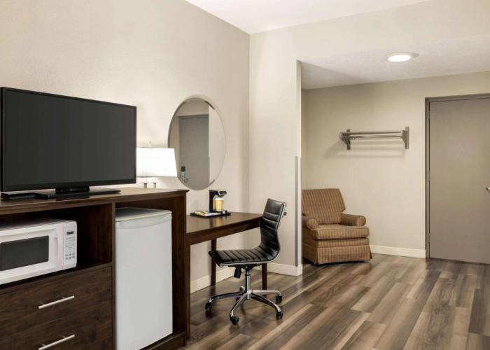 Super 8 by Wyndham Sarnia ON
