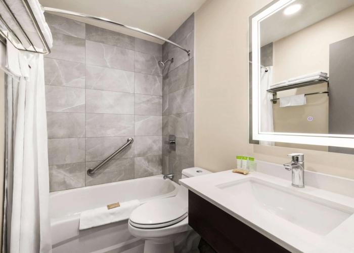 Super 8 by Wyndham Sarnia ON
