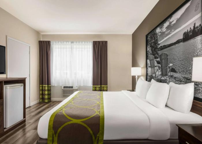 Super 8 by Wyndham Sarnia ON