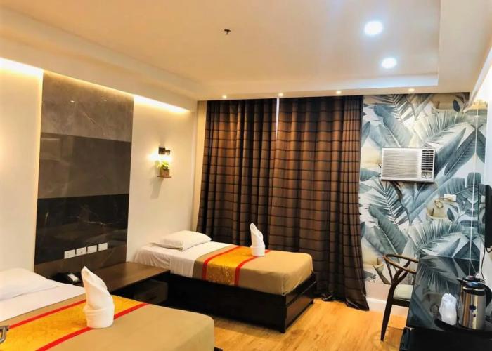 Grand Astoria Hotel