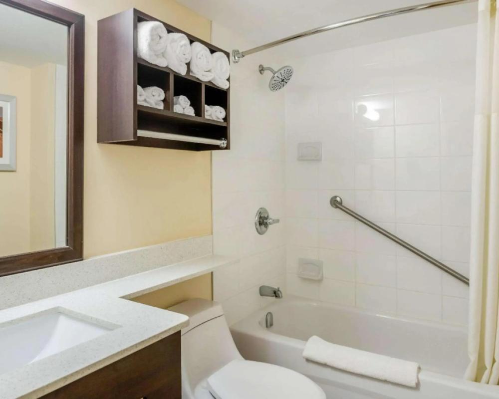 фото Quality Inn & Suites Bathurst