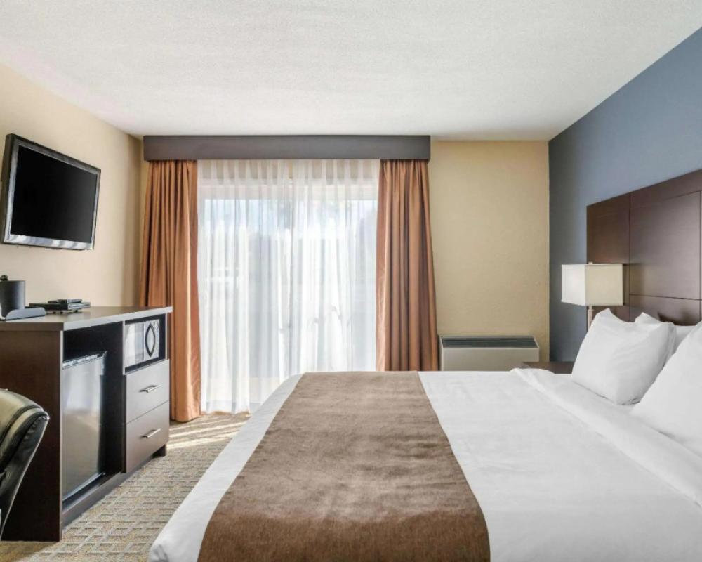 фото Quality Inn & Suites Bathurst
