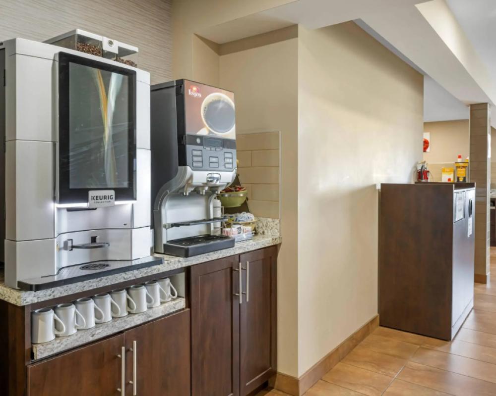 фото Quality Inn & Suites Bathurst