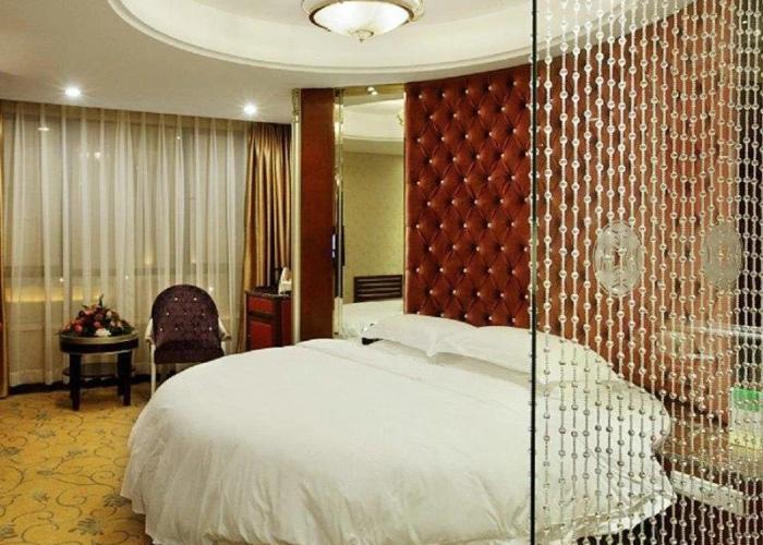 Golden Splendid Hotel Gynn