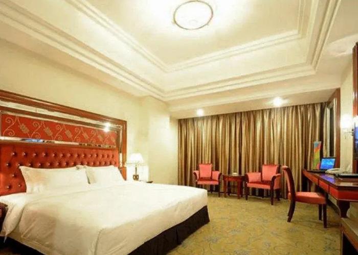 Golden Splendid Hotel Gynn