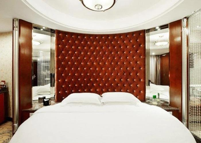 Golden Splendid Hotel Gynn