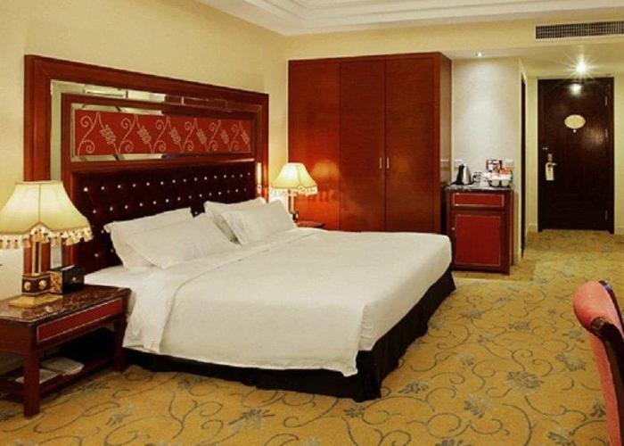 Golden Splendid Hotel Gynn
