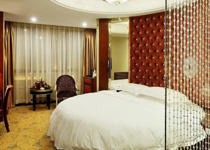 Golden Splendid Hotel Gynn