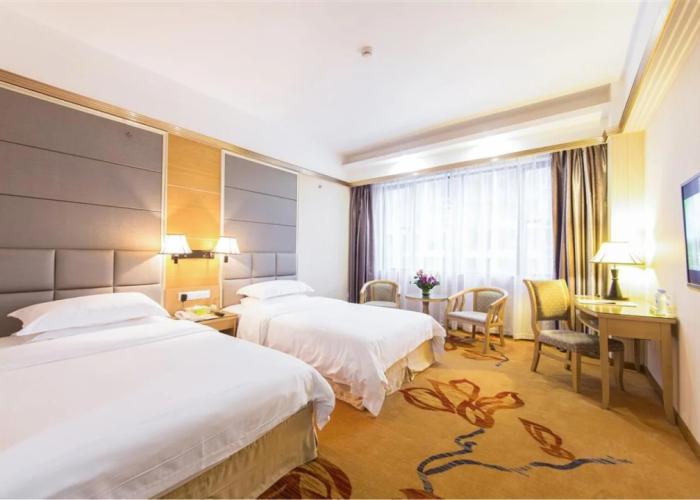 Vienna Hotel Zhanjiang Haibin Avenue Branch