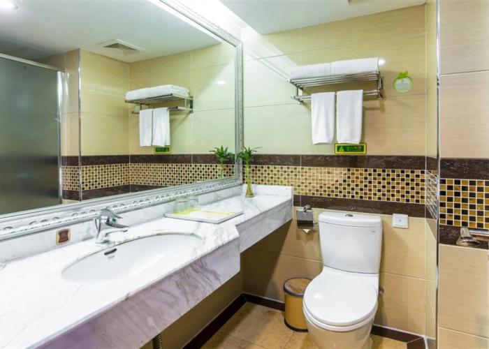 Vienna Hotel Zhanjiang Haibin Avenue Branch