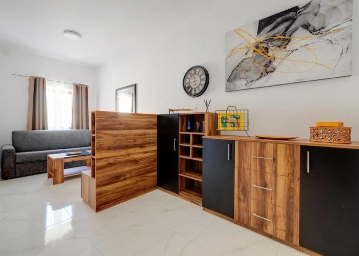 Modern 1BR Apartment Steps From the Promenade