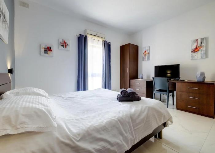 Modern 1BR Apartment Steps From the Promenade