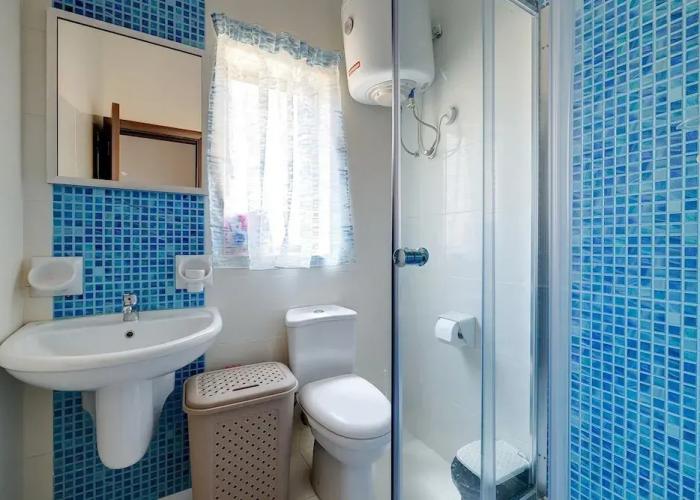 Modern 1BR Apartment Steps From the Promenade