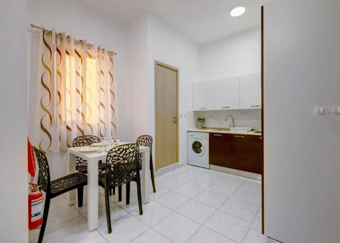 Cosy Apartment Steps From the Promenade