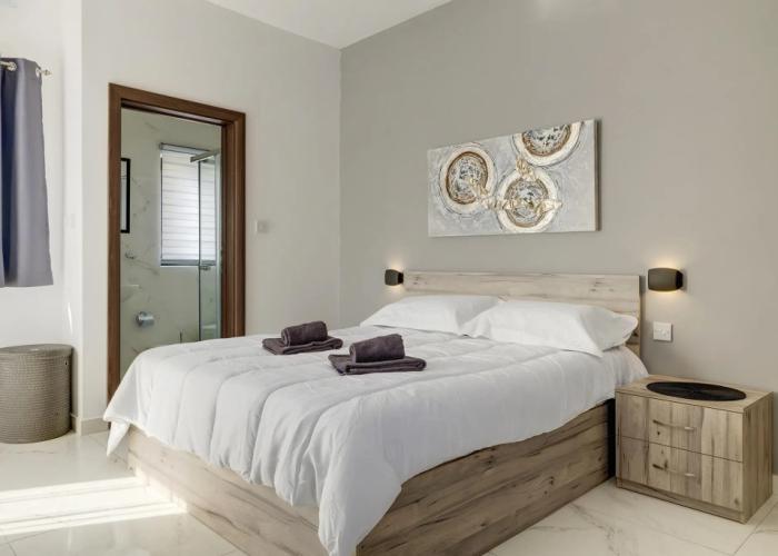Chic 2BR Penthouse Steps From the Promenade