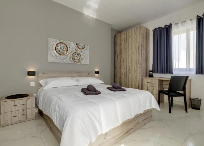 Chic 2BR Penthouse Steps From the Promenade