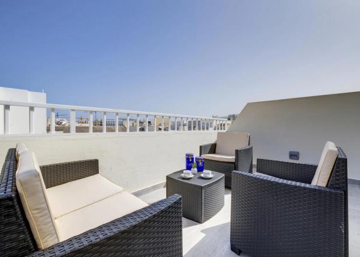 Chic 2BR Penthouse Steps From the Promenade