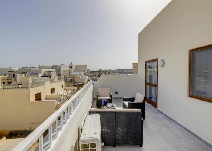 Chic 2BR Penthouse Steps From the Promenade
