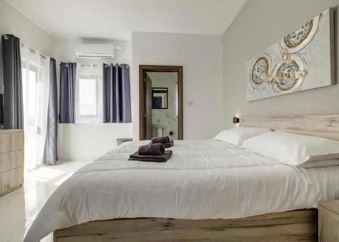 Chic 2BR Penthouse Steps From the Promenade