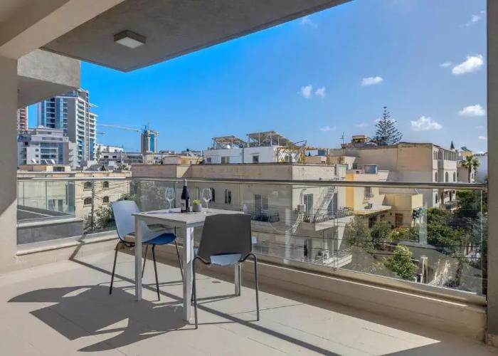 Modern 1BR Apartment in Central St Julian's