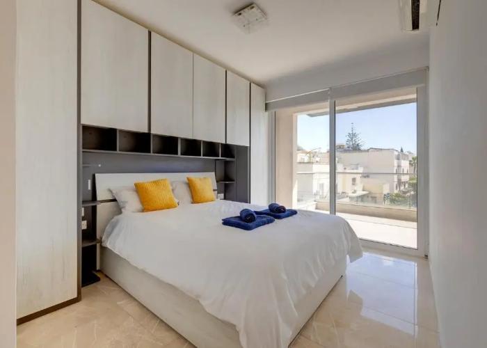 Modern 1BR Apartment in Central St Julian's