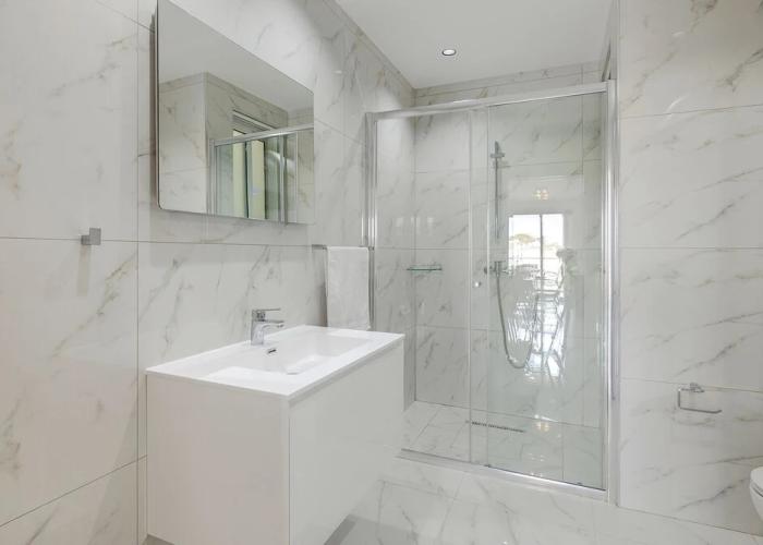 Splendid 2BR Apartment, Steps to St Georges Bay