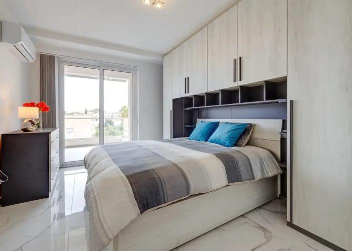 Splendid 2BR Apartment, Steps to St Georges Bay