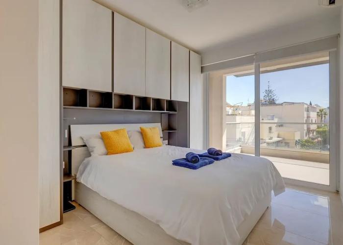 Cosy 1BR Apartment in Central St Julian's