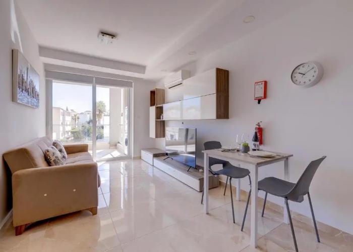 Cosy 1BR Apartment in Central St Julian's