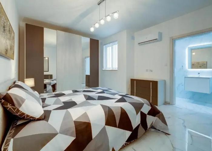 Stylish 2BR Apartment in Central St Julians