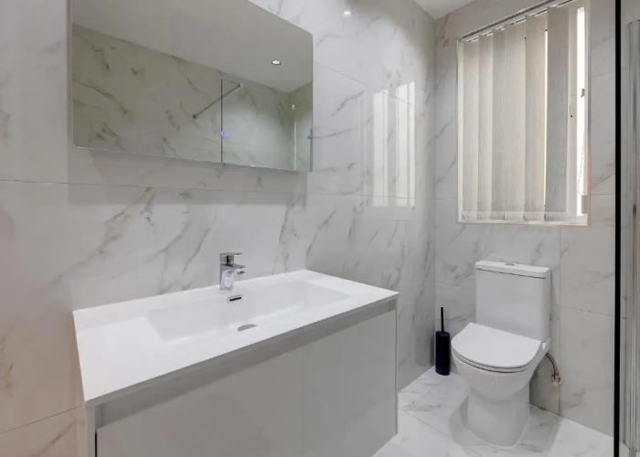 Stylish 2BR Apartment in Central St Julians