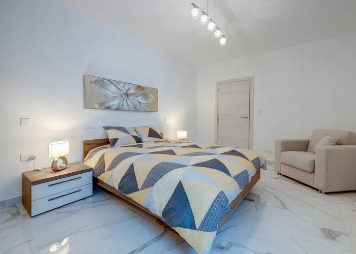 Stylish 2BR Apartment in Central St Julians
