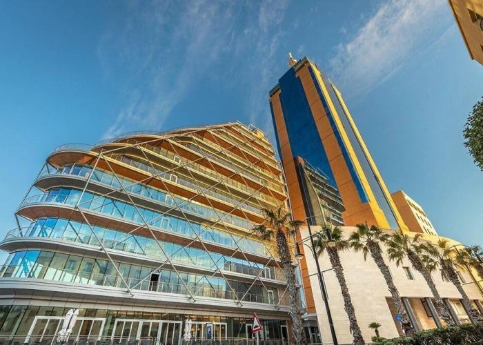 Stylish 2BR Apartment in Central St Julians