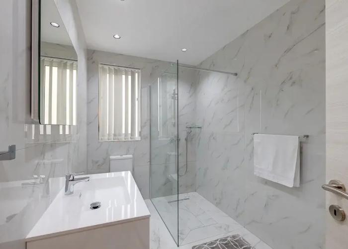 Stylish 2BR Apartment in Central St Julians